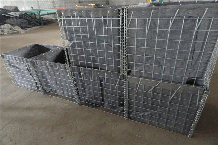 4mm 5mm Hesco Barrier Bastion Wire Cages Strong Tensile Strength