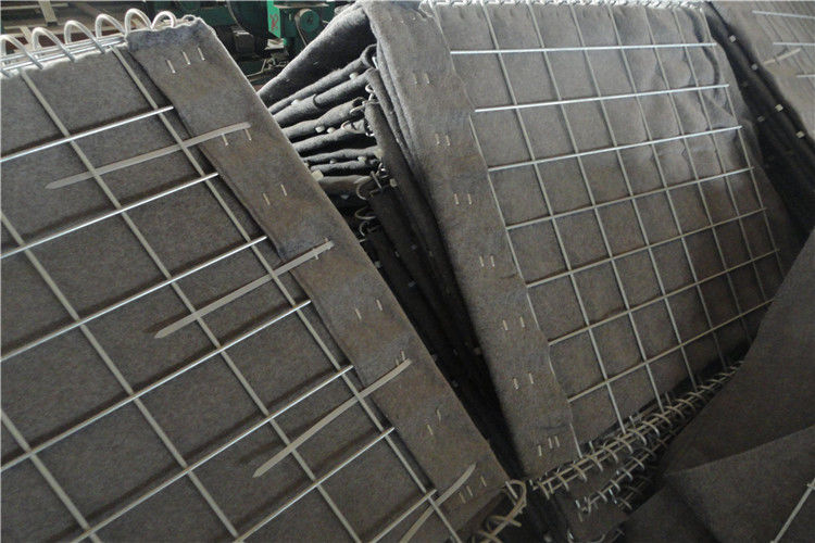 4mm 5mm Hesco Barrier Bastion Wire Cages Strong Tensile Strength