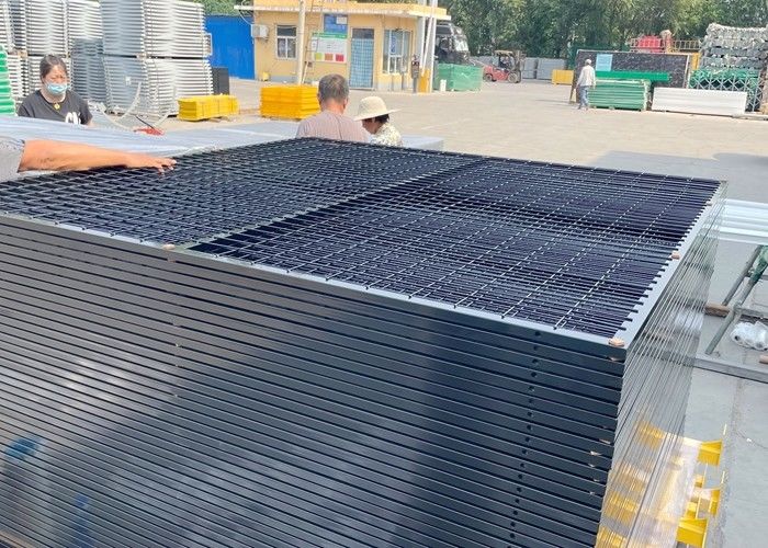 Custom Color Welded Wire Fence Panels With Various Post Types / Folds For Ourdoor